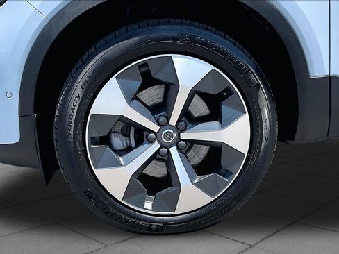 Used 2024 Volvo XC40 B5 Plus AWD/4WD image 11