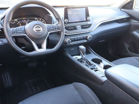 Used 2025 Nissan Altima 2.5 SV AWD/4WD image 4