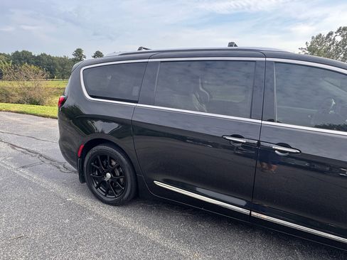 Used 2018 Chrysler Pacifica Limited w/ Advanced Safetytec Group image 35