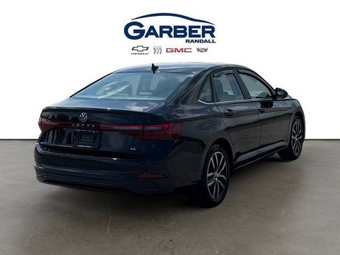 Used 2025 Volkswagen Jetta SE FWD image 5