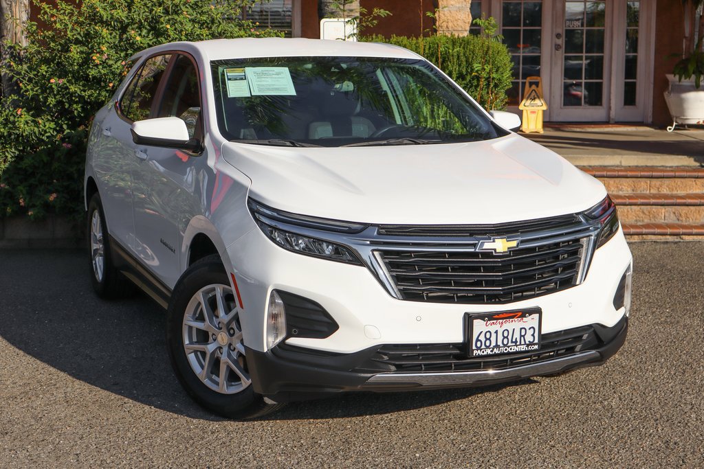 Used 2023 Chevrolet Equinox LT w/ Driver Convenience Package FWD image 2