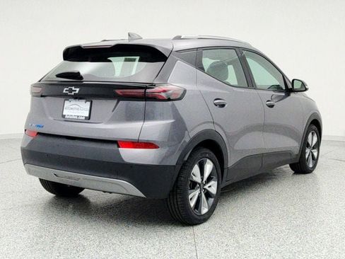 Used 2022 Chevrolet Bolt EUV LT w/ Convenience Package image 5