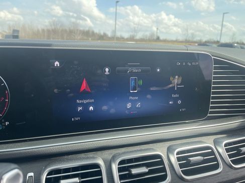 Used 2024 Mercedes-Benz GLS 450 4MATIC image 17