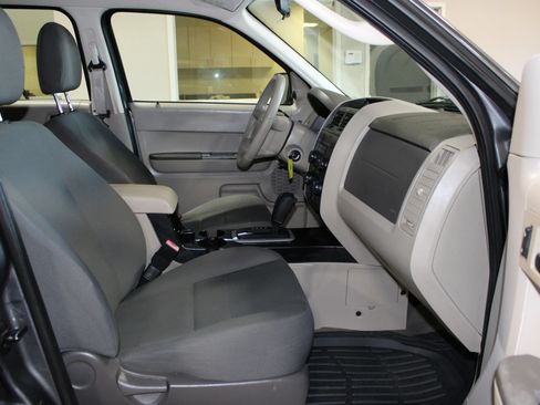 Used 2011 Ford Escape XLS w/ 101A Rapid Spec Order Code FWD image 21
