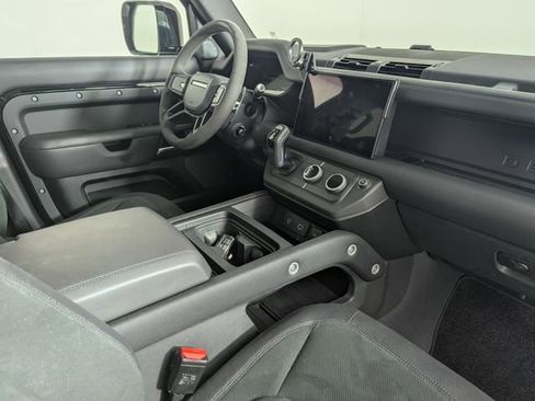 Used 2022 Land Rover Defender 110 V8 AWD/4WD image 25