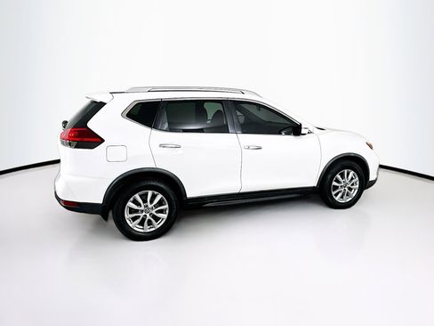 Used 2017 Nissan Rogue SV image 10