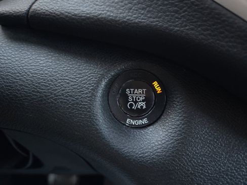 Used 2016 Jeep Cherokee Limited FWD image 17