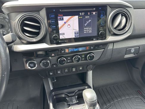Used 2017 Toyota Tacoma TRD Sport w/ Premium & Technology Package AWD/4WD image 16