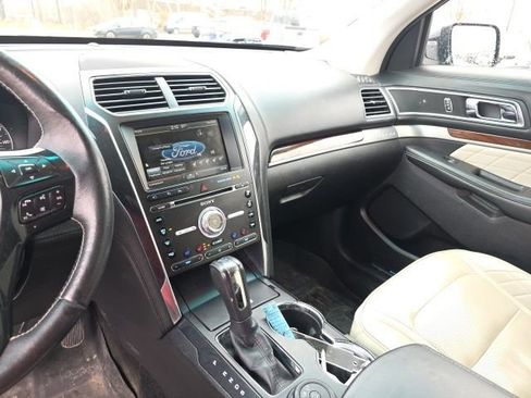 Used 2016 Ford Explorer Platinum image 17