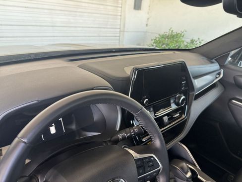 Used 2025 Toyota Highlander XSE AWD/4WD image 40