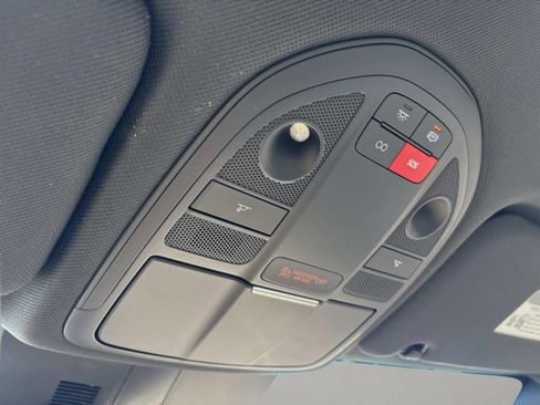 Used 2025 Genesis G70 2.5T image 24