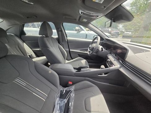 Used 2024 Hyundai Elantra SEL FWD image 9