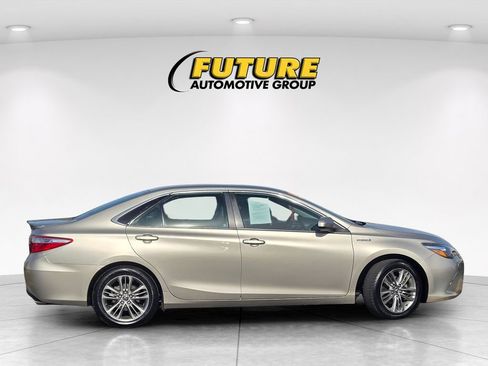 Used 2015 Toyota Camry SE image 3