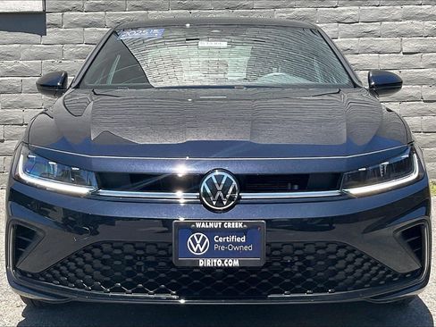 Used 2025 Volkswagen Jetta Sport FWD image 2