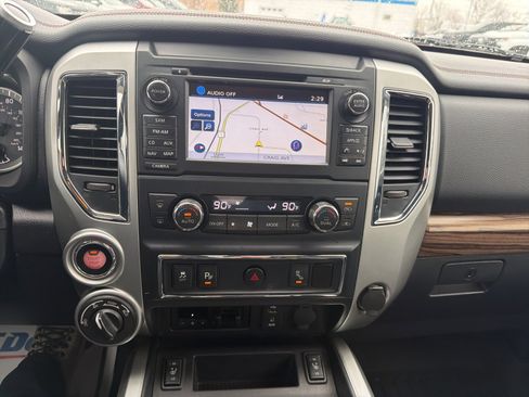 Used 2016 Nissan Titan SL image 11