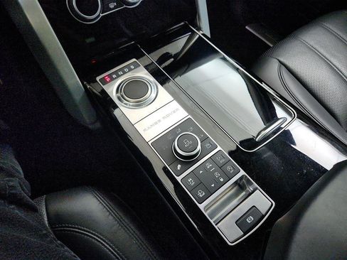 Used 2016 Land Rover Range Rover HSE image 19