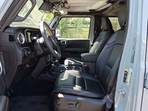 Used 2024 Jeep Wrangler Unlimited Sahara AWD/4WD image 13