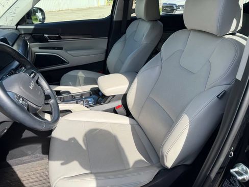 Used 2025 Kia Telluride S FWD image 10