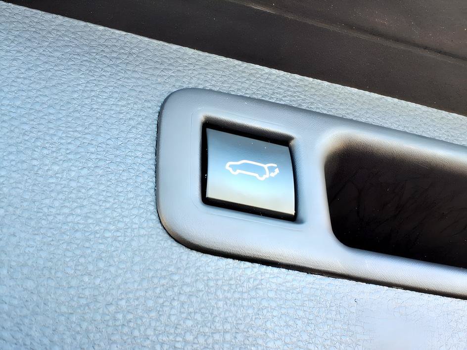 Used 2023 Toyota Highlander XLE FWD image 11