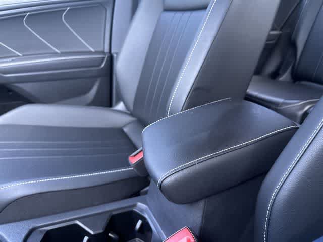 Used 2024 Volkswagen Tiguan SE FWD image 29