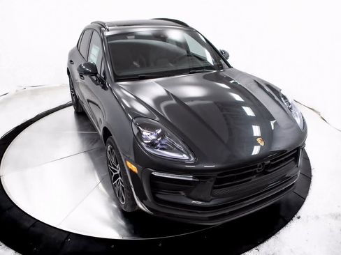 Certified 2025 Porsche Macan image 39
