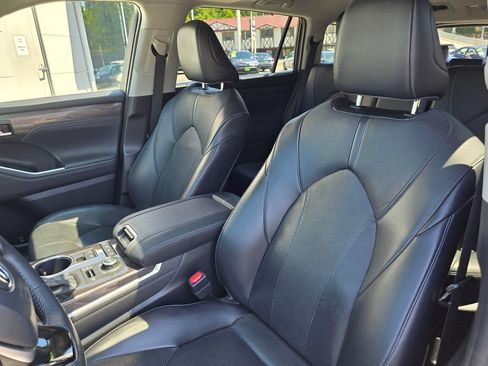Used 2022 Toyota Highlander Limited AWD/4WD image 22