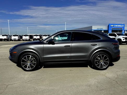 Used 2021 Porsche Cayenne S image 12