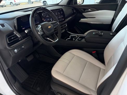 Used 2025 Chevrolet Traverse High Country FWD image 10