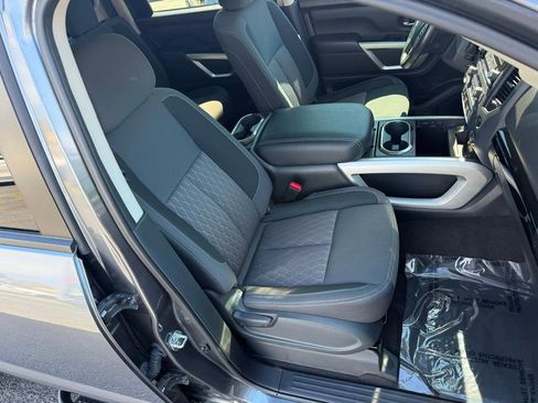 Used 2024 Nissan Titan SV w/ SV Convenience Package image 27