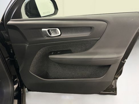 Used 2022 Volvo XC40 P8 Recharge Plus image 35