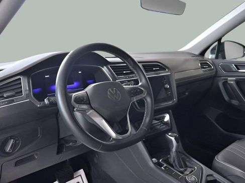 Used 2022 Volkswagen Tiguan SE image 13