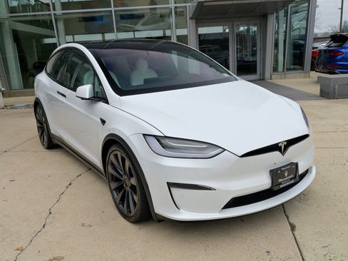 Used 2022 Tesla Model X image 3
