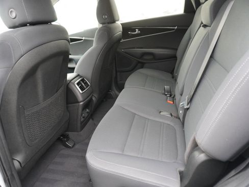 Used 2019 Kia Sorento LX image 13