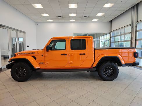 Used 2025 Jeep Gladiator Sport AWD/4WD image 6