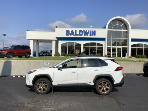 Used 2023 Toyota RAV4 AWD Hybrid image 4