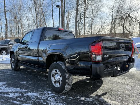Used 2023 Toyota Tacoma SR image 4