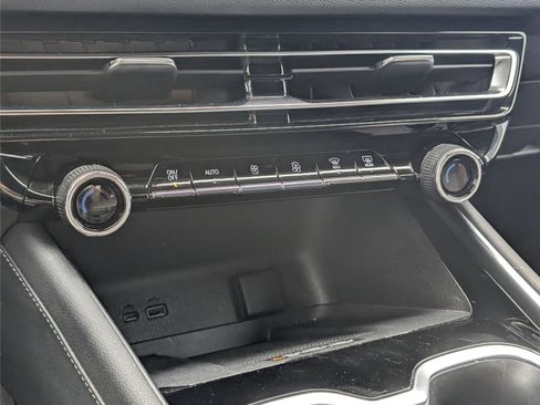 Used 2024 Chevrolet Traverse LT image 18