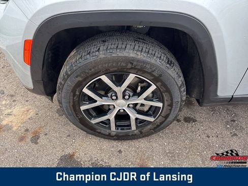 Used 2023 Jeep Grand Cherokee L Limited AWD/4WD image 27
