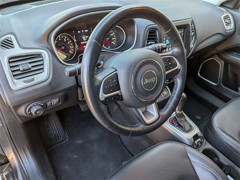 Used 2019 Jeep Compass Latitude image 11