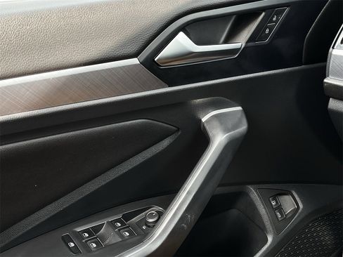 Used 2024 Volkswagen Jetta SE image 21