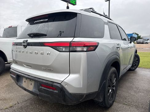 Used 2022 Nissan Pathfinder SV AWD/4WD image 4
