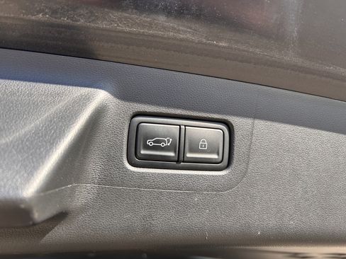 Used 2025 Hyundai Santa Fe Limited image 32