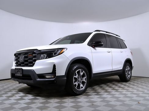 Used 2022 Honda Passport TrailSport image 2