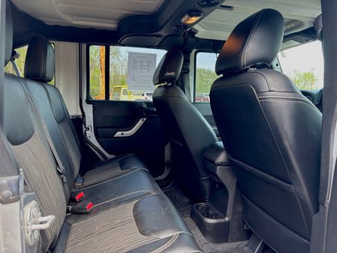 Used 2015 Jeep Wrangler Unlimited Sport AWD/4WD image 11