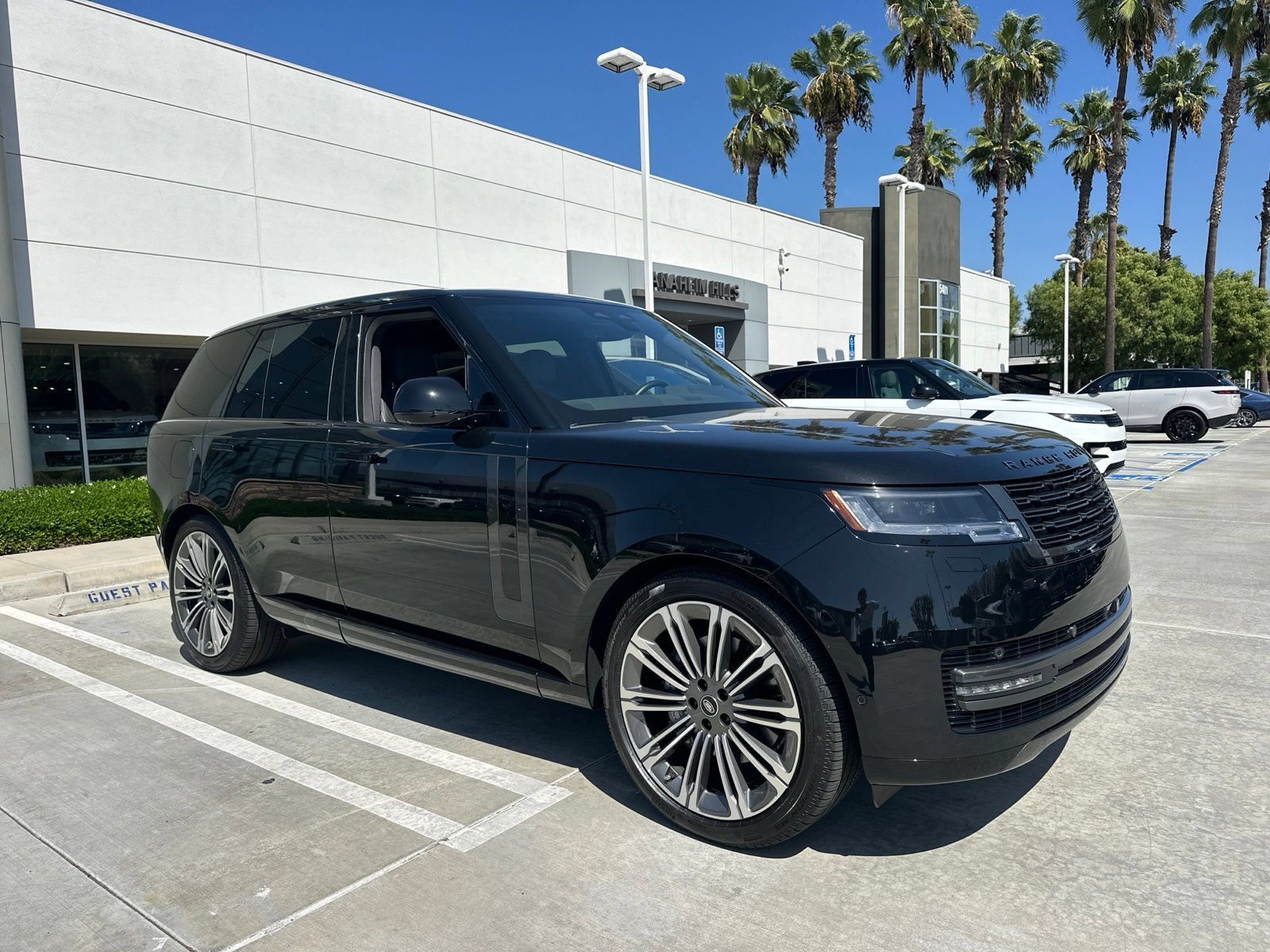 Certified 2025 Land Rover Range Rover SE AWD/4WD image 2