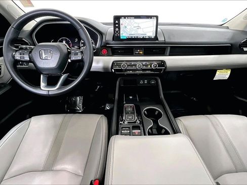 Used 2024 Honda Pilot Touring image 15
