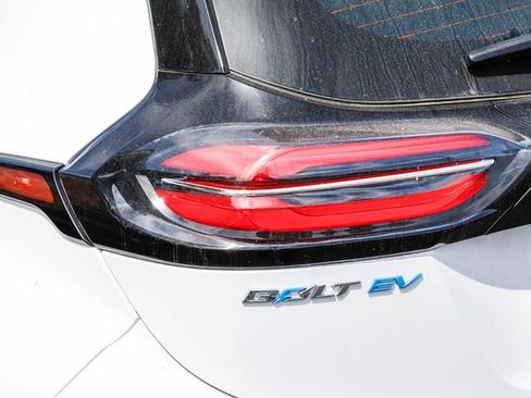 Used 2023 Chevrolet Bolt LT w/ Infotainment Package FWD image 10