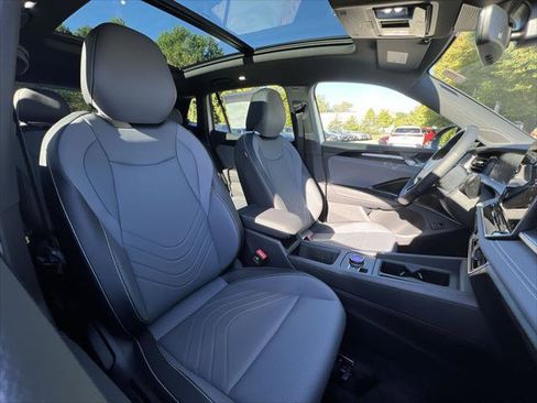 New 2025 Volkswagen Tiguan SE R-Line image 24