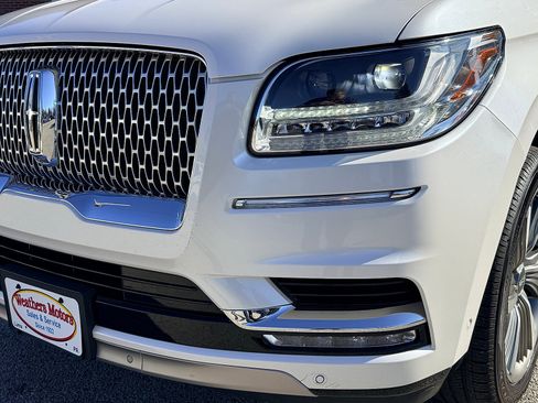 Used 2018 Lincoln Navigator L Reserve w/ Technology Package image 11