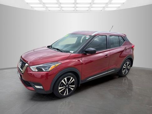 Used 2020 Nissan Kicks SR w/ SR Premium Package FWD image 3